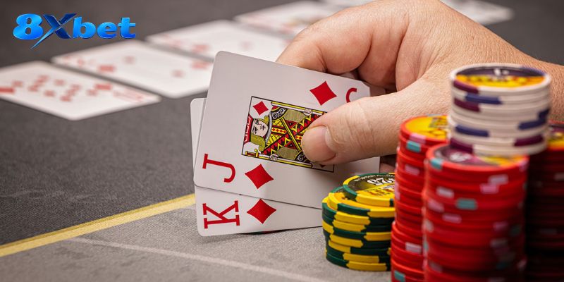 Poker Double Board Omaha chia pot trước khi cộng chip cuối