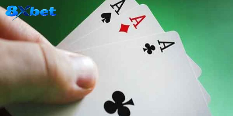 Flop turn river tạo ba giai đoạn cược sau khi bỏ lá